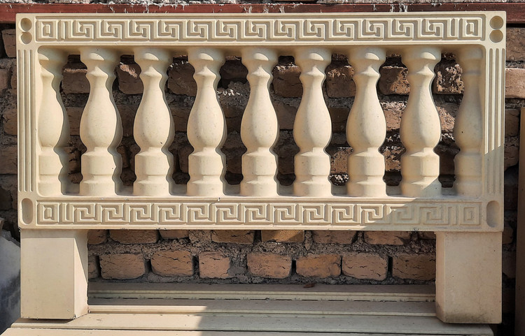 نرده دور باغچه طرح صراحی رنگ زیتونی ابعاد ۶۵*۱۰۰